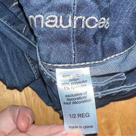 Maurices Dark Wash Blue Womens Size 1/2 Reg Distressed Faded Stretch Denim Jeans - Picture 3 of 6